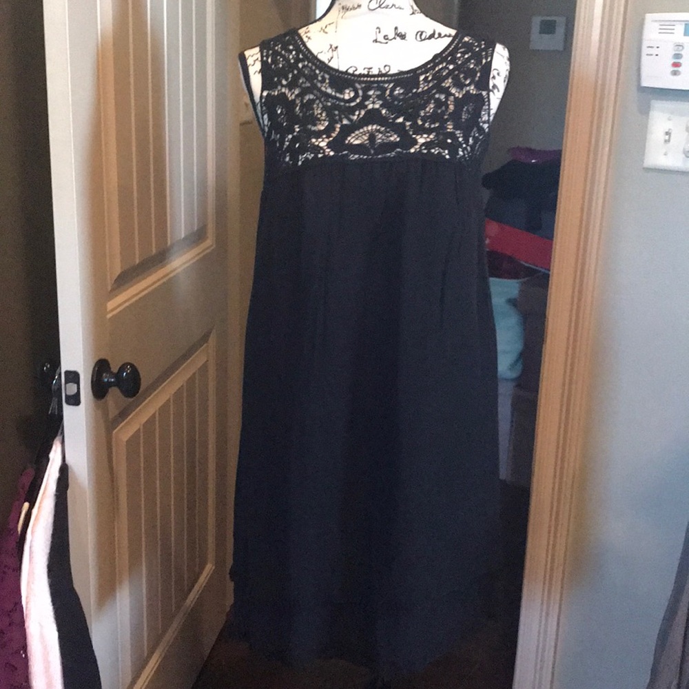 Cute sleeveless black lace front dress